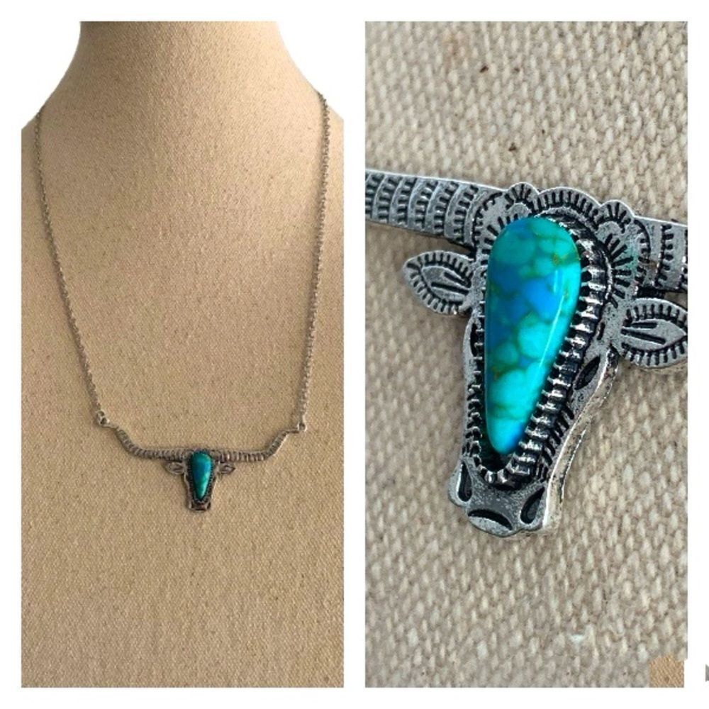 Cowgirl Steer Rodeo Necklace – Silver Bull Longhorn Pendant with Faux Turquoise